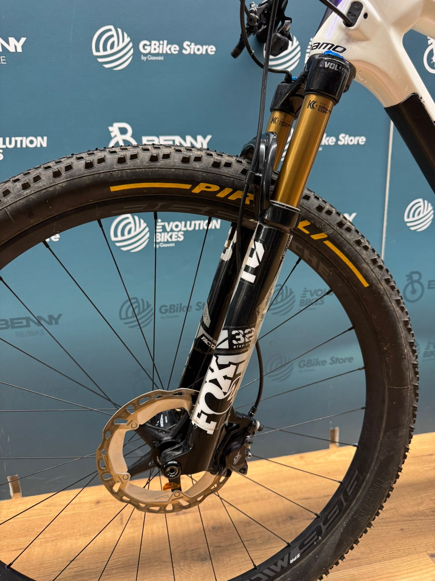 Rozmiar fabryczny Megamo AXS L - Używany