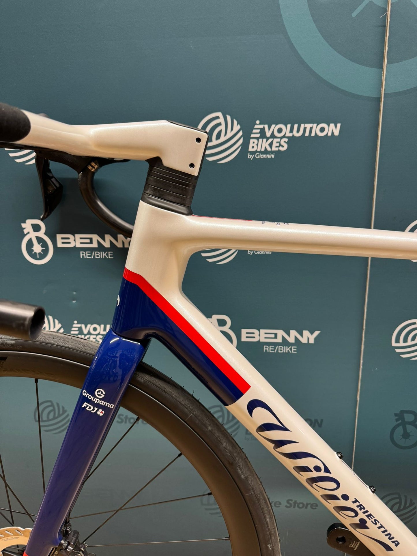 Wilier Verticale Taille du reflex Ultegra Di2 L - Utilisé