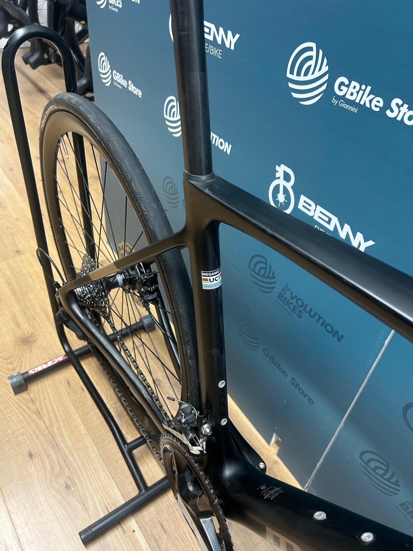 Megamo raise  Size S - Used