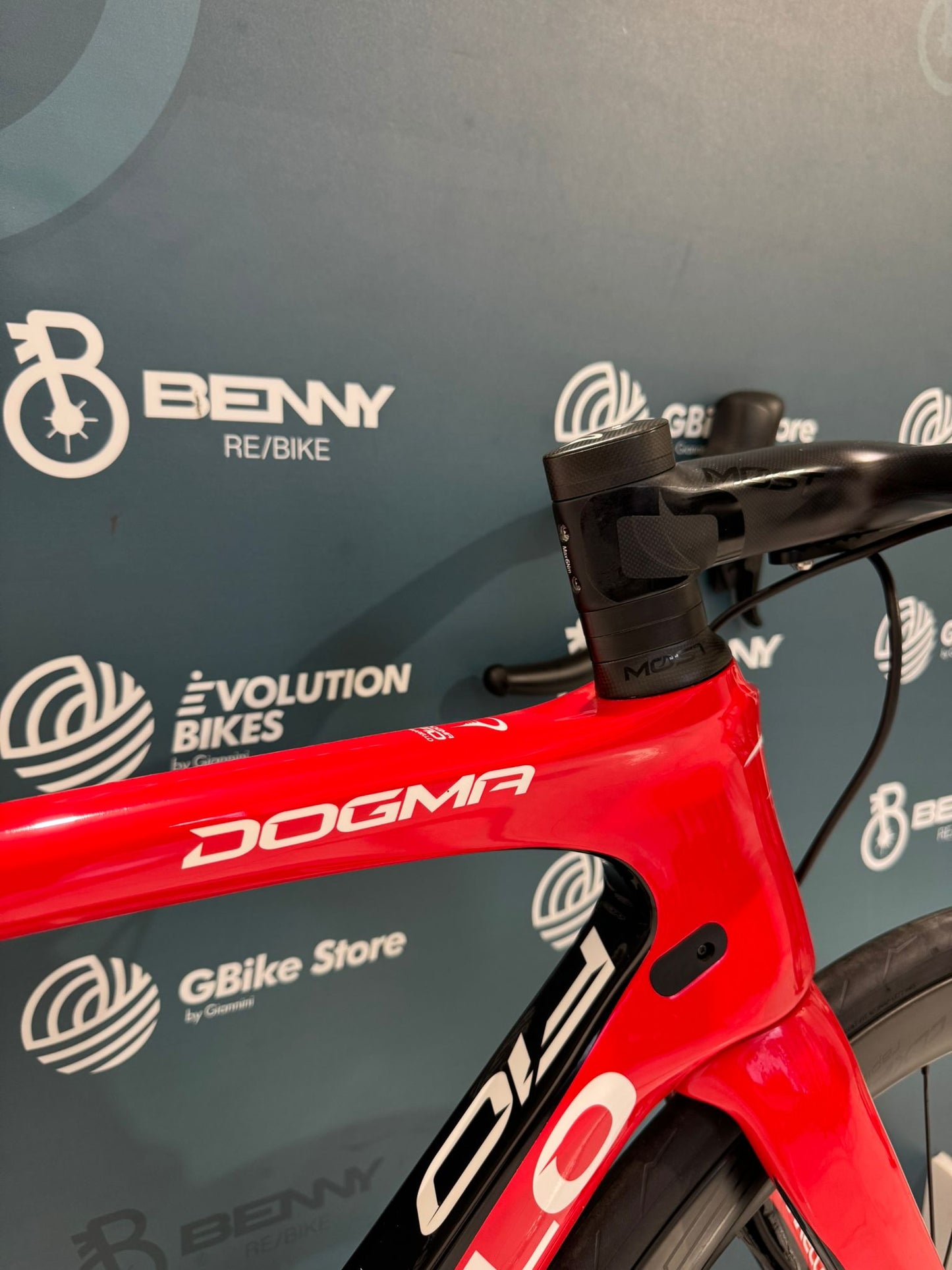 Pinarello Dogma F10 Disc AXS rozmiar 54 - Używany