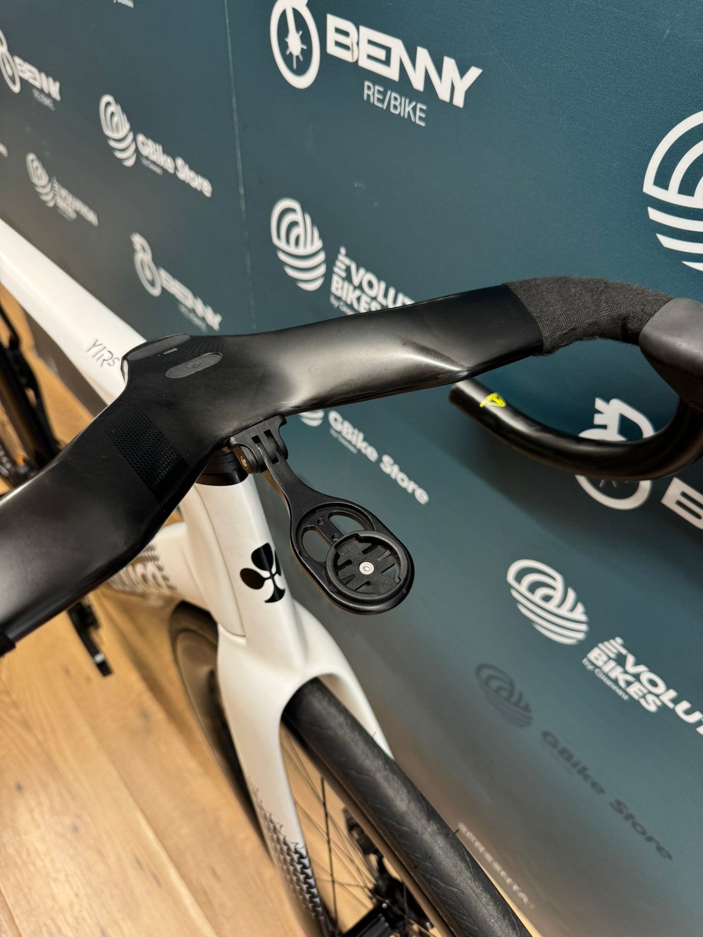 Colnago Y1Rs Dura-Ace Di2 Vision SC45 Tamaño de los EAU M - Usado