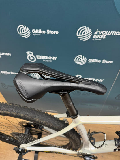 Rozmiar fabryczny Megamo AXS L - Używany