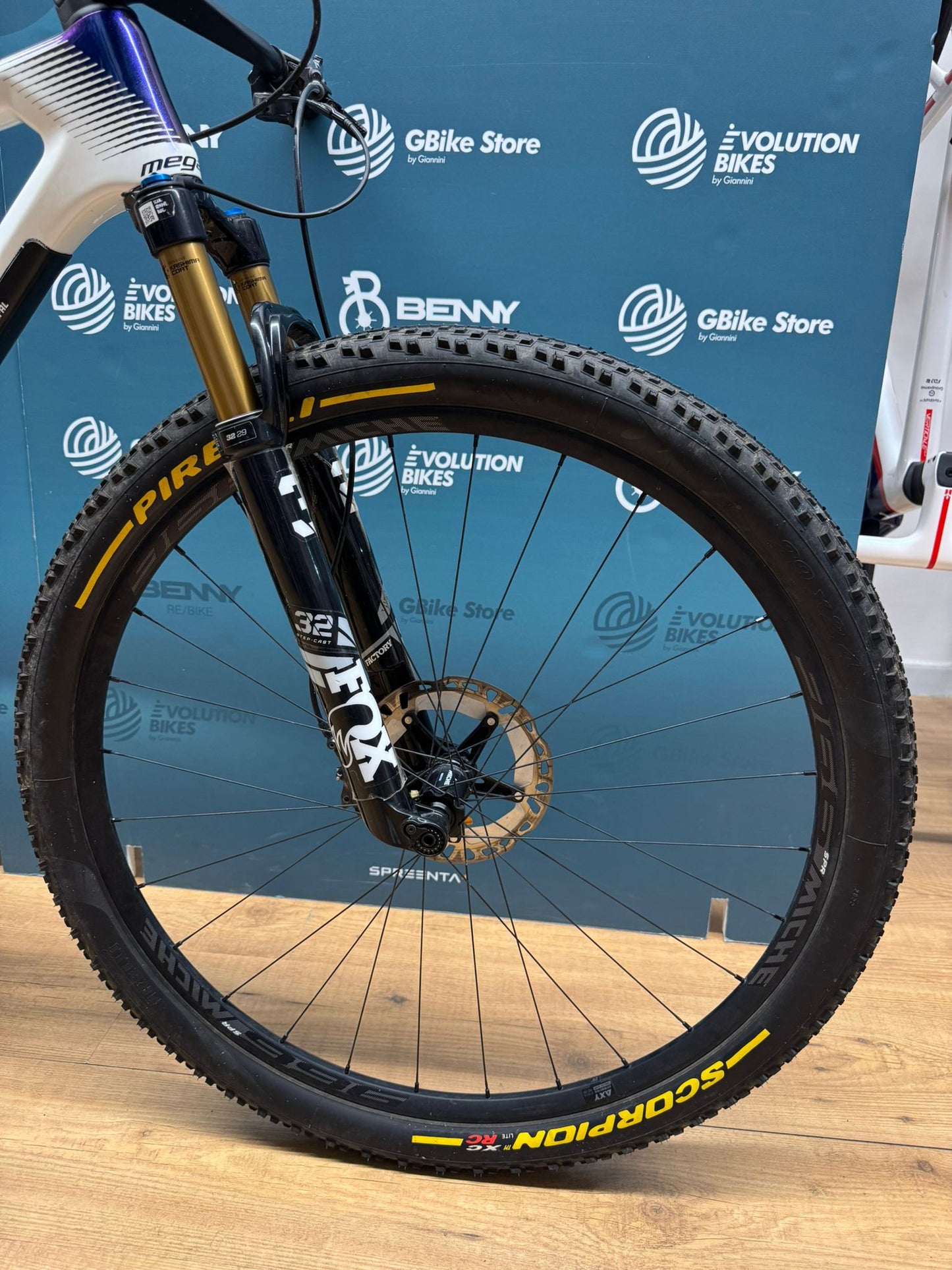 Rozmiar fabryczny Megamo AXS L - Używany