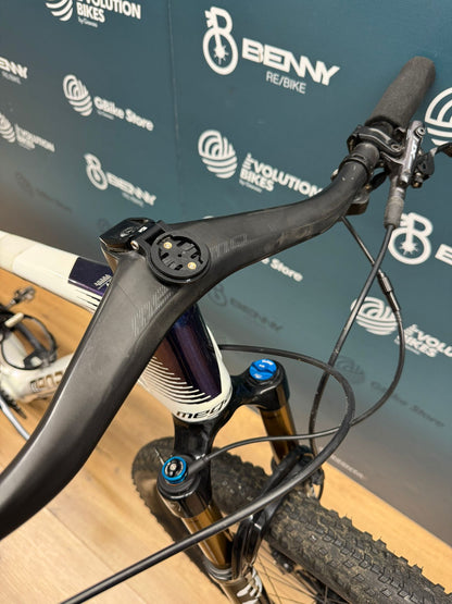 Rozmiar fabryczny Megamo AXS L - Używany