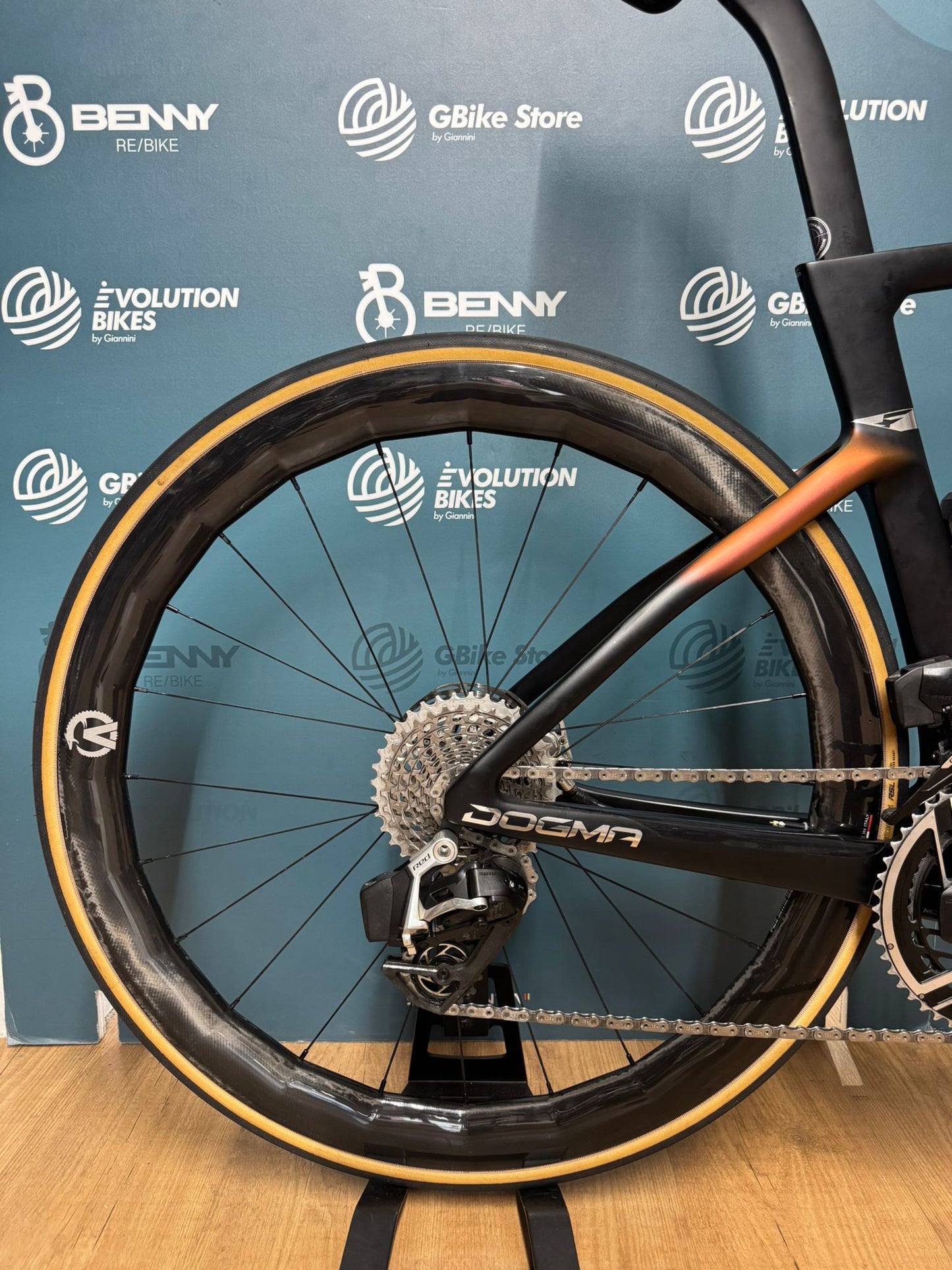 Pinarello Dogma F Rojo E1 AXS 12v Tamaño 51.5 - Usado