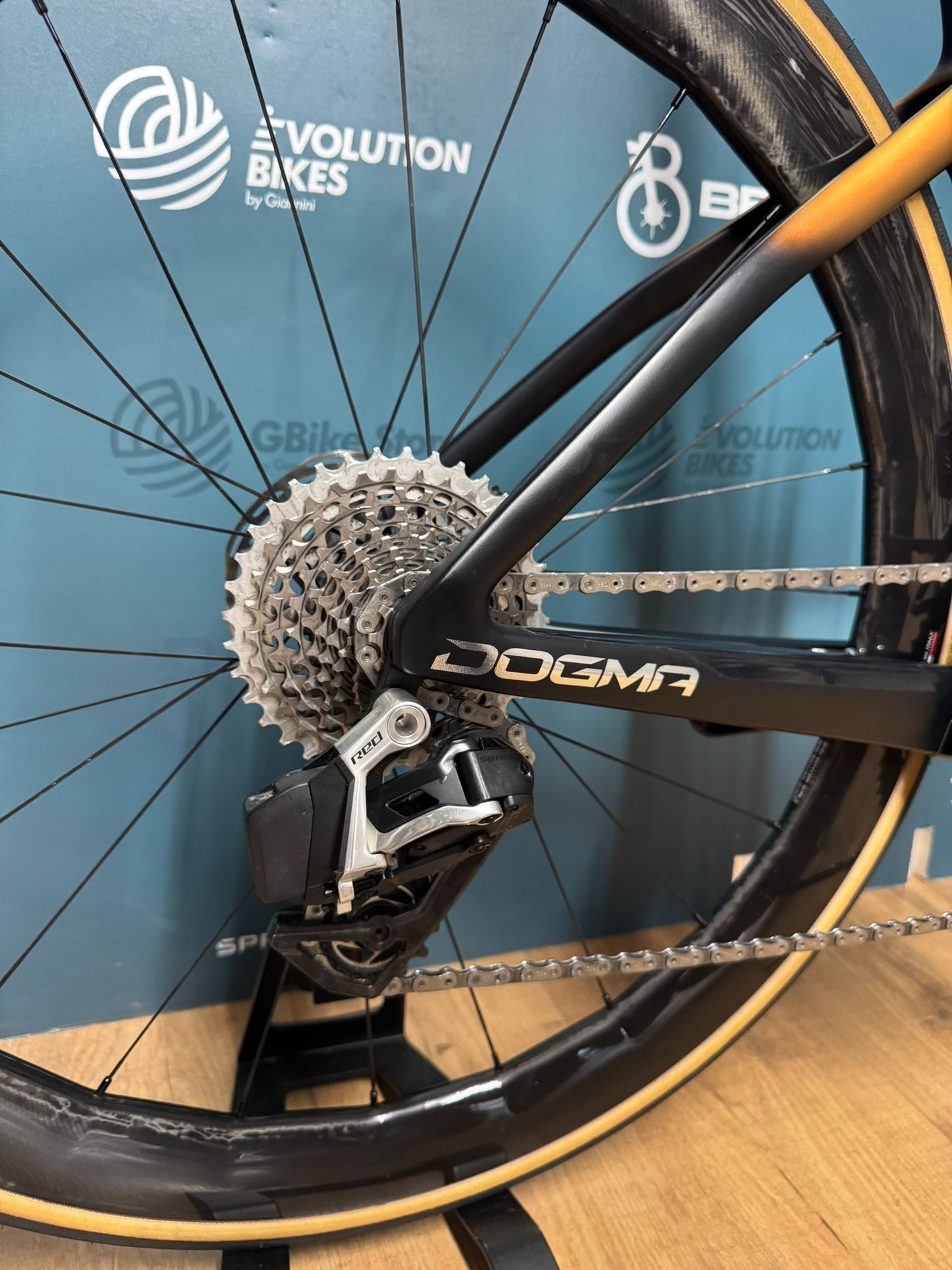 Pinarello Dogma F Rojo E1 AXS 12v Tamaño 51.5 - Usado