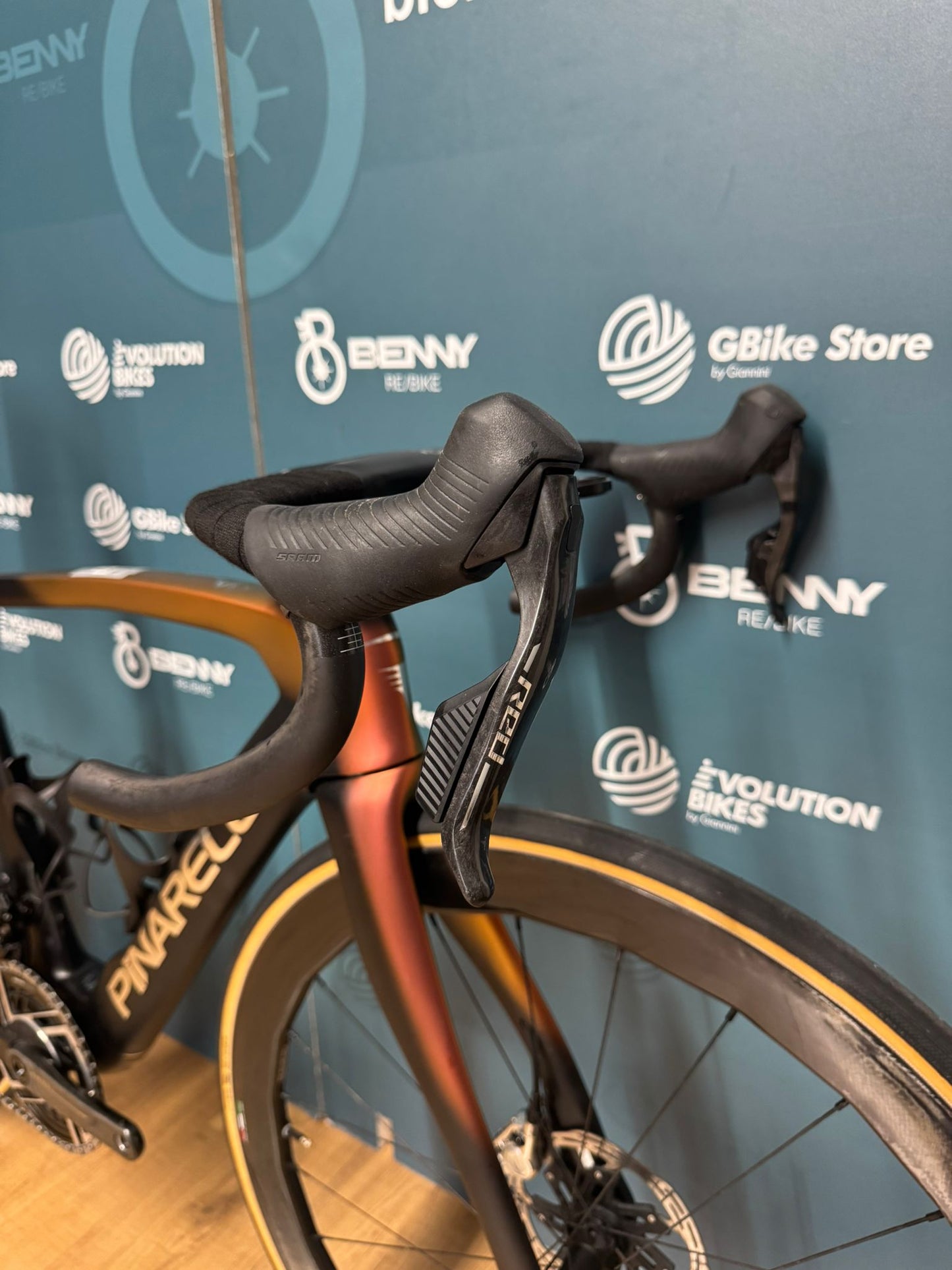 Pinarello Dogma F Rojo E1 AXS 12v Tamaño 51.5 - Usado