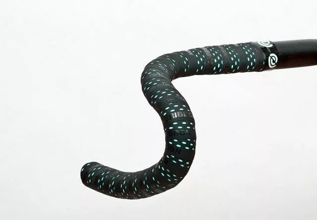 Wstążka rowerowa kropluje wstążkę kierownicy